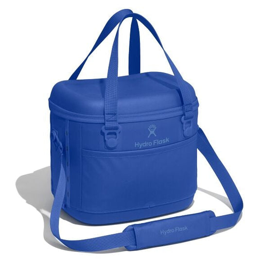 carryouttm-soft-cooler-15-l-q6 12pco382_carryout_cooler_15l_capri_blue_angled_1.jpg