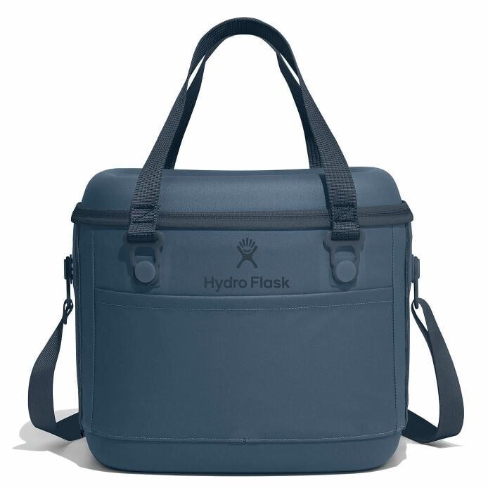 carryouttm-soft-cooler-15-l-q6 12pco384-carryout-cooler-15l-harbor-blue-straight_1.jpg