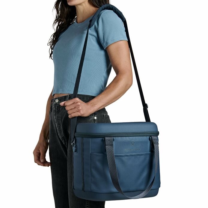 carryouttm-soft-cooler-15-l-q6 250815_hydro_s26_hb_14556_6.jpg