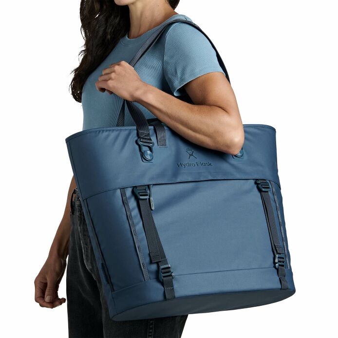carryouttm-soft-cooler-tote-30-l-o8 250815_hydro_s26_hb_14614_2.jpg