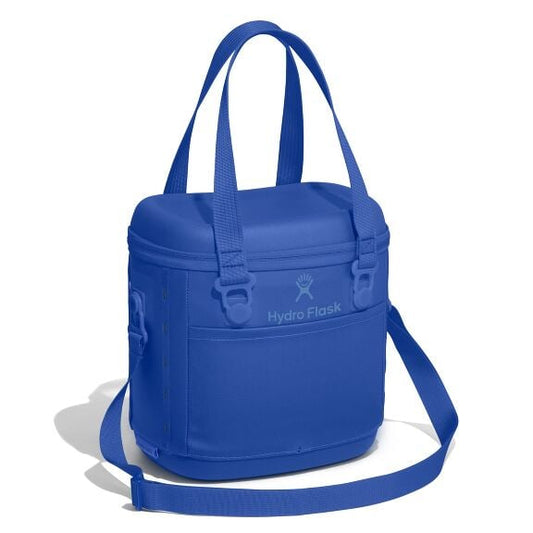 carryouttm-soft-cooler-10-l-c2 6pco382_carryout_cooler_10l_capri_blue_angled_1.jpg