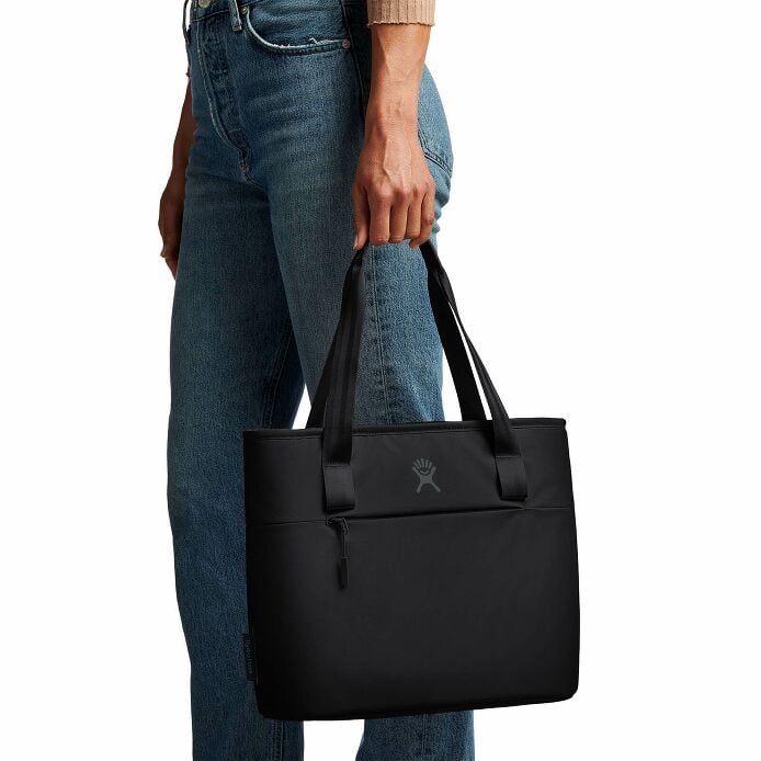 8-l-insulated-lunch-tote-e3 8l-tote-black-hb.jpg