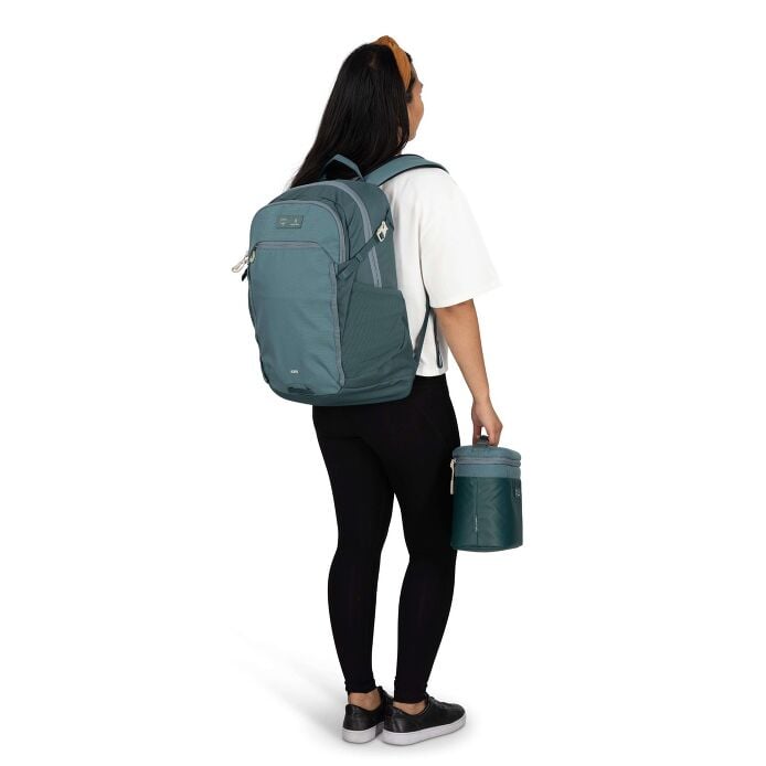 osprey-axis-x-hydro-flask-campus-essentials-bundle-v5 axisxhydroflask_s26_onbody2_cascadeblue_10007249_2.jpg
