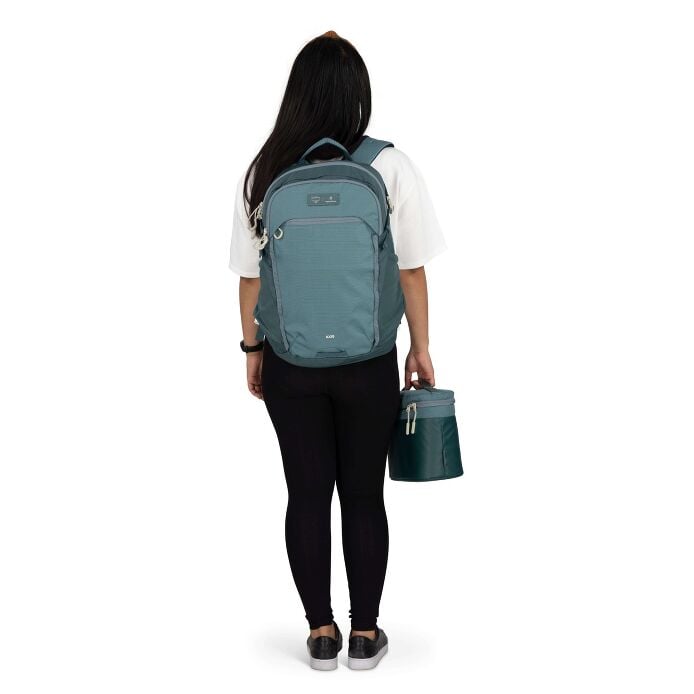 osprey-axis-x-hydro-flask-campus-essentials-bundle-v5 axisxhydroflask_s26_onbody3_cascadeblue_10007249_2.jpg
