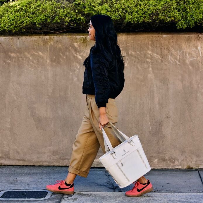 carryouttm-soft-cooler-tote-10-l-i2 hf_carryout_bouwer_d2_l1_stone_steps_0131_3.jpg