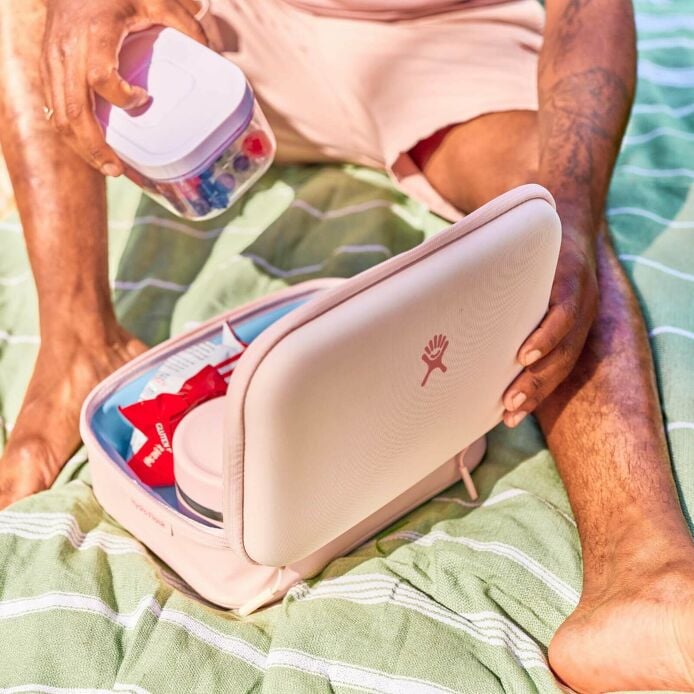 5-l-carry-outtm-lunch-box-f5 hf_s24_trillium_41_1.jpg