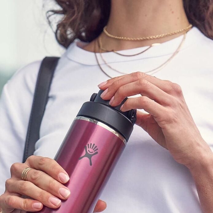 32-oz-lightweight-chug-cap-bottle-g0 hf_s26_lightweight_mcinnis_5123_1_8.jpg