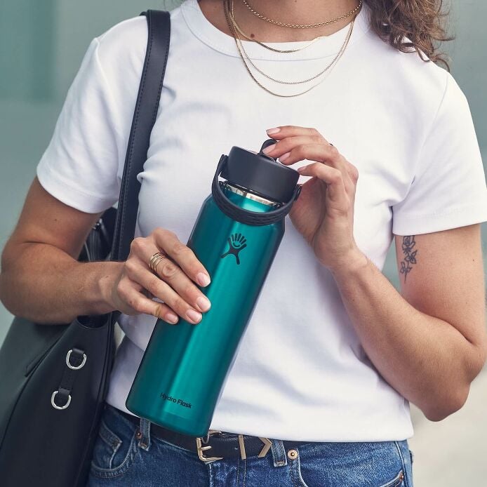 32-oz-lightweight-flex-straw-bottle-f9 hf_s26_lightweight_mcinnis_5167_2_3.jpg