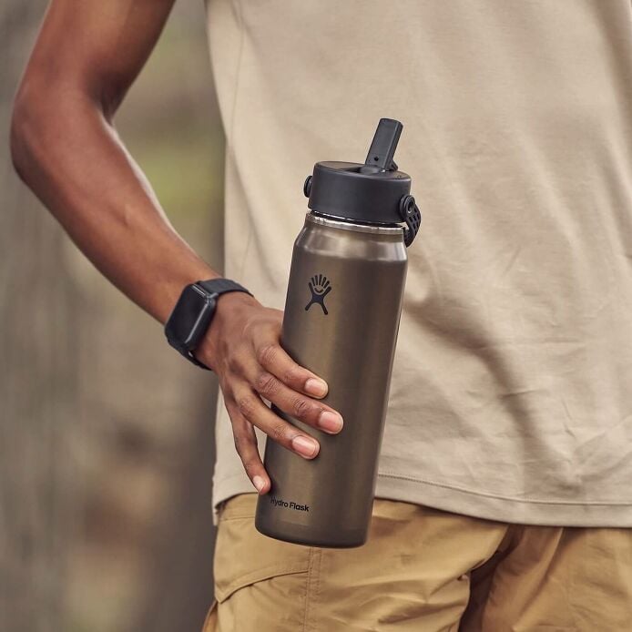32-oz-lightweight-flex-straw-bottle-f9 hf_s26_lightweight_mcinnis_6345_2_3.jpg