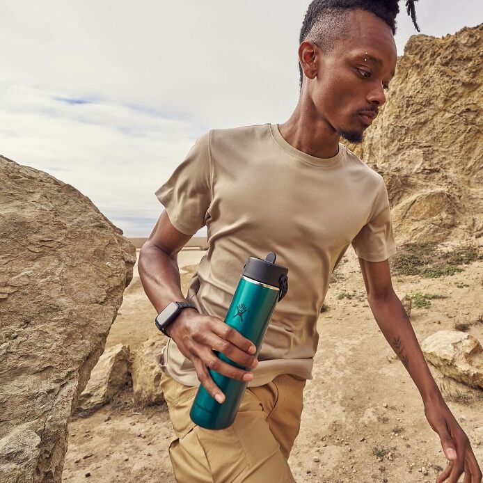 24-oz-lightweight-flex-straw-bottle-b6 hf_s26_lightweight_mcinnis_6828_4.jpg