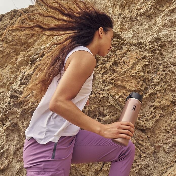 32-oz-lightweight-flex-straw-bottle-f9 hf_s26_lightweight_mcinnis_6946_1_3.jpg