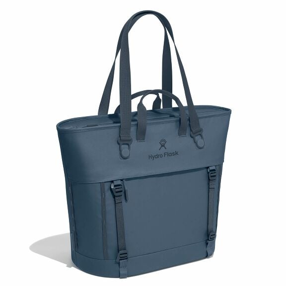 carryouttm-soft-cooler-tote-30-l-o8 maxiit384-carryout-tote-30l-harbor-blue-angled_1_1.jpg