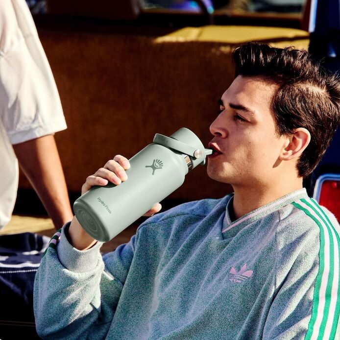 32-oz-wide-mouth-with-flex-straw-cap-k4 s25_tailgating_brouwer_exp-2028-06-01_04-6336_1__5.jpg